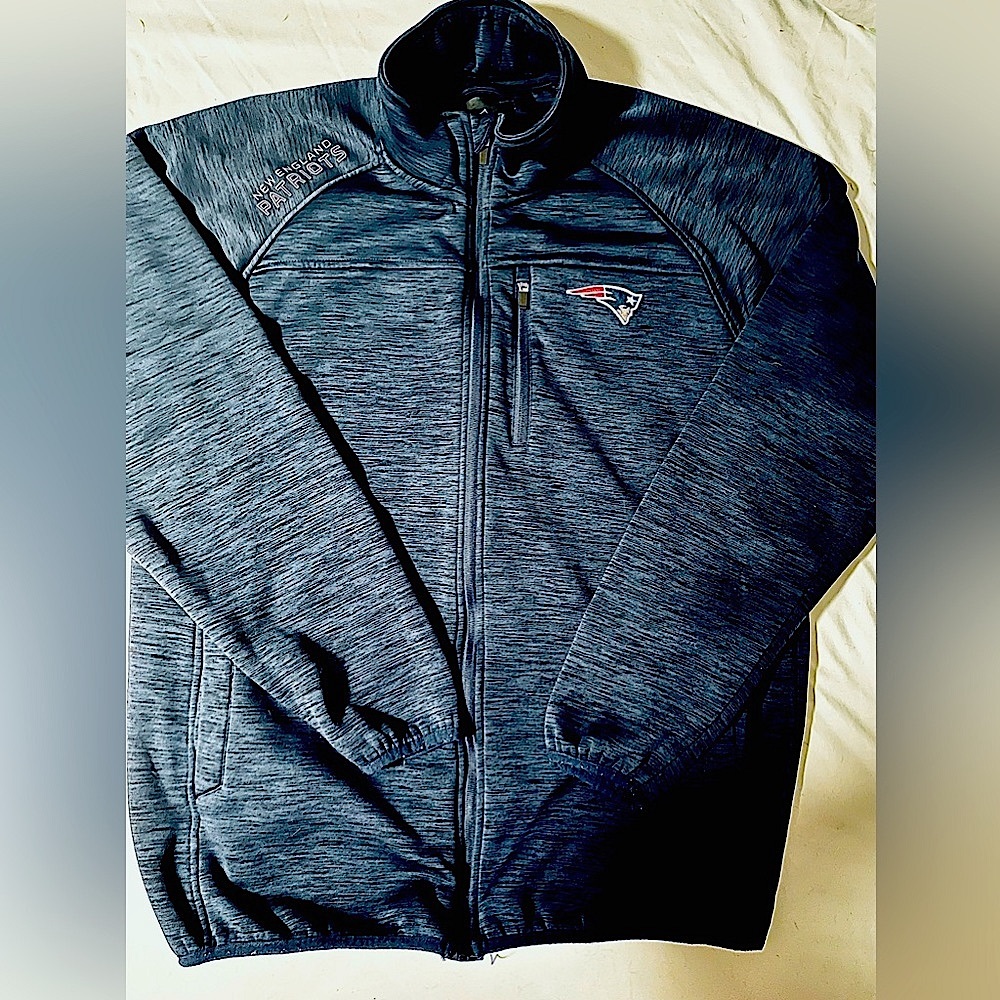 Mens NFL-Patriots zip-up jacket. Like new. XL